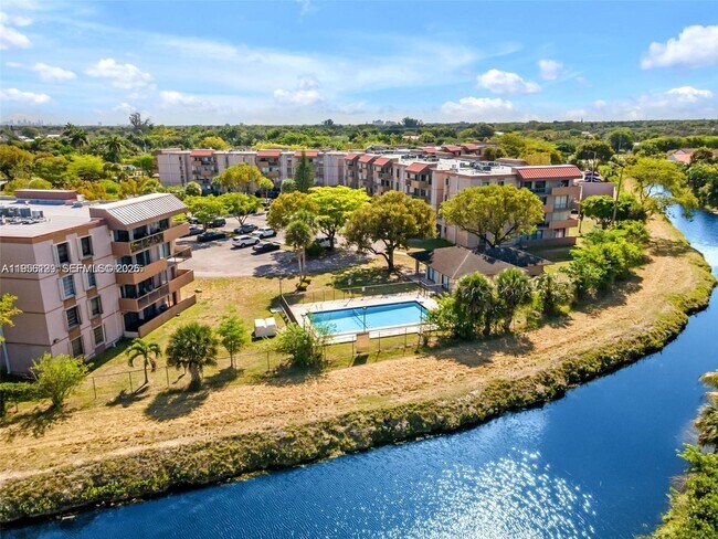 Building Photo - 5900 SW 127th Ave