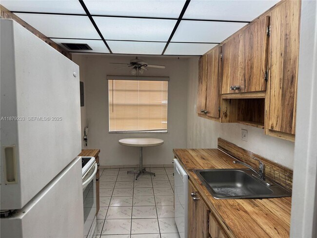 Building Photo - 3001 NW 48th Ave