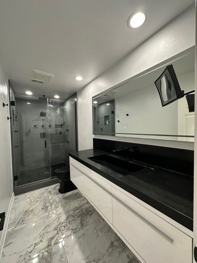 Building Photo - Exquisite Vina Del Mar home in Spanish Hills