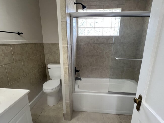 Building Photo - 214 W Buena Vista Ave