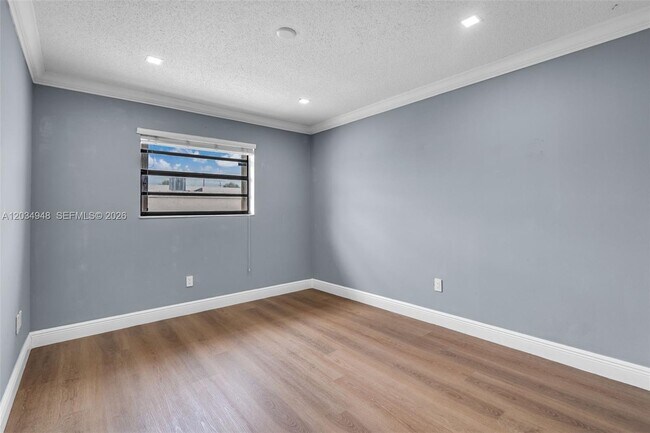 Building Photo - 5335 W 23rd Ct