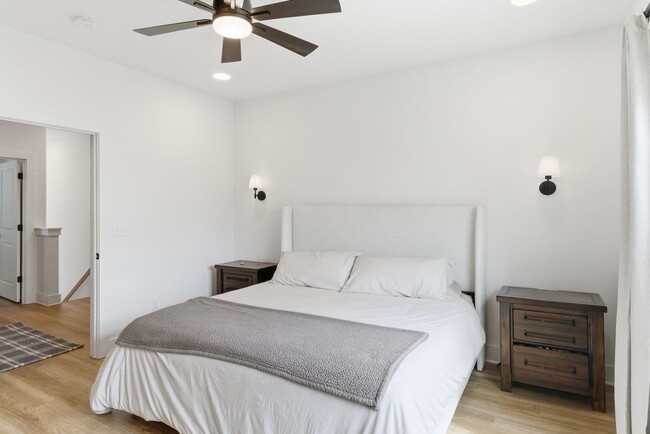 Building Photo - Modern Townhome in Madison