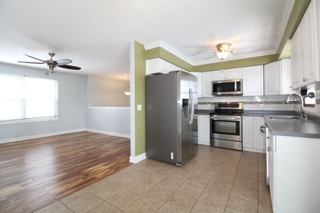 Building Photo - QUIET NEIGHBORHOOD!!  3 Bedroom, 1.5 Bath Home in Norwalk