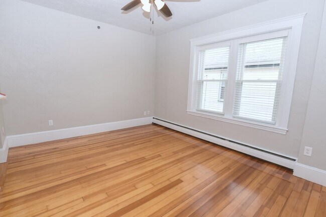 Building Photo - 499 Medford St
