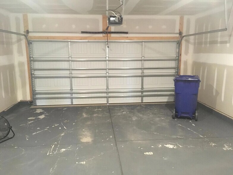 Building Photo - Room in Single Family Home on Dover Ct