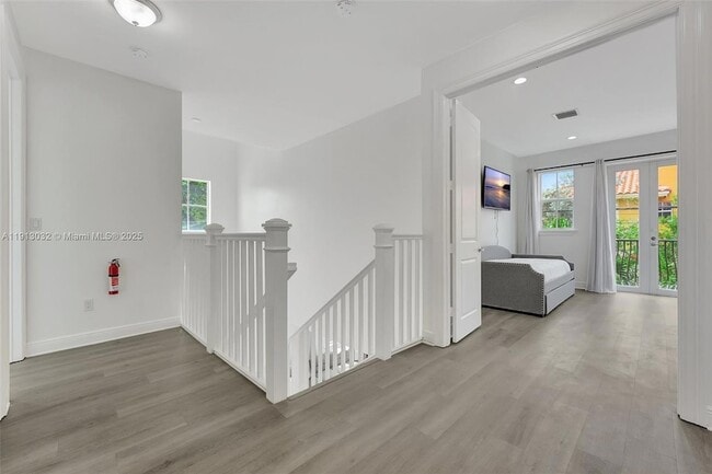 Building Photo - 407 SW 17th St