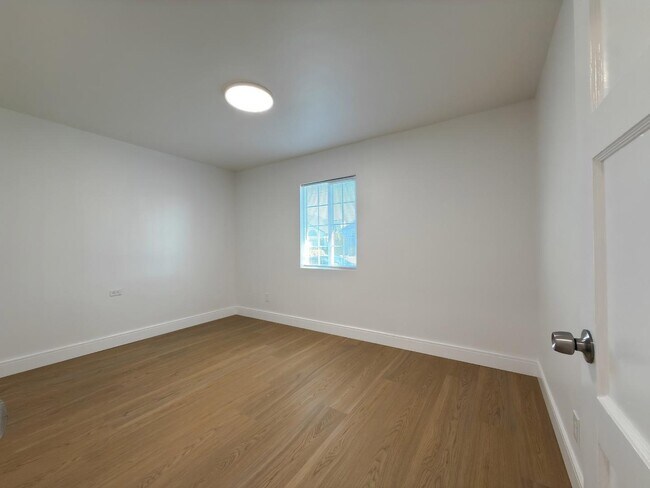 Building Photo - 15935 Paseo Largavista