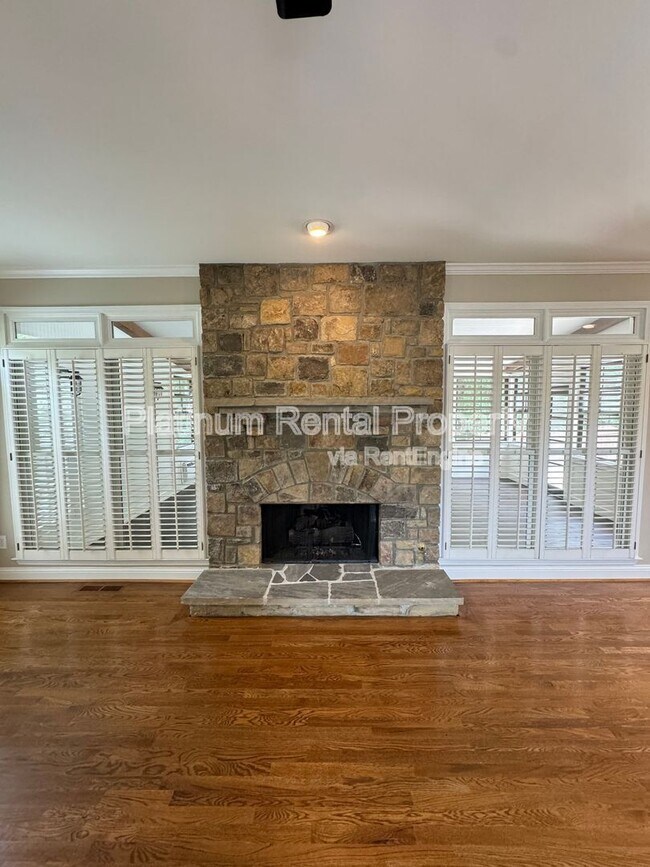 Building Photo - 830 Eden Green Ct