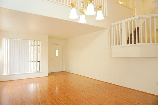 Building Photo - Centrally located Waipahu Single Family Home!