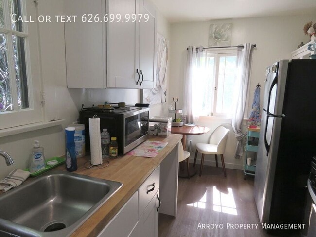 Building Photo - 140 1/2 Melrose Ave., Monrovia CA 91016-