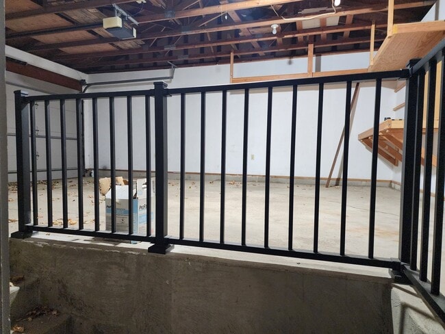 Building Photo - Three bedroom two bathroom house for rent