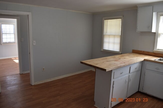 Building Photo - 2 Bed 1 Bathroom Single Family Home For Rent