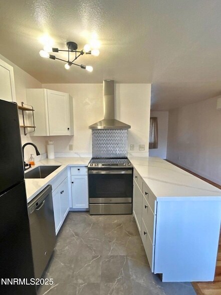 Building Photo - 640 James Ln