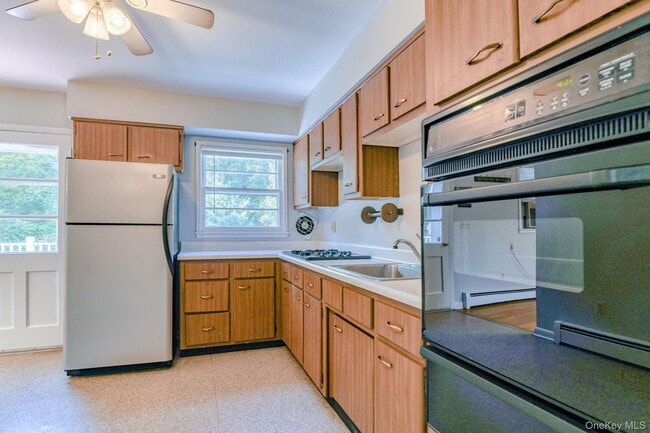 Building Photo - 11 Hudson Bluff Dr