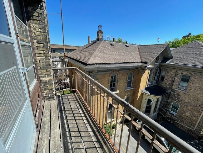 Interior Photo - 719 E Knapp St