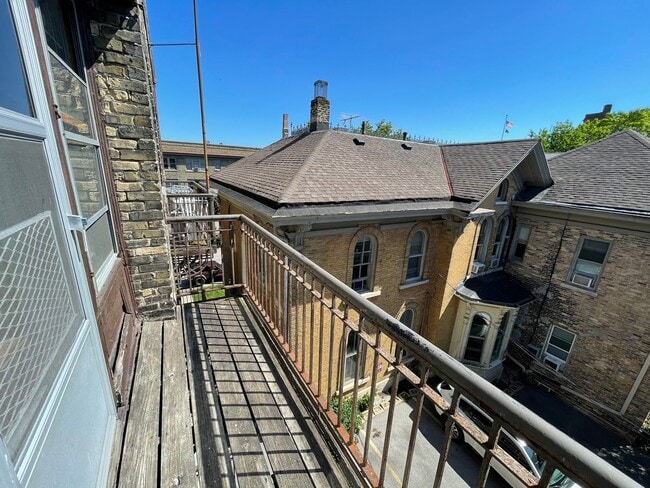 Interior Photo - 719 Knapp