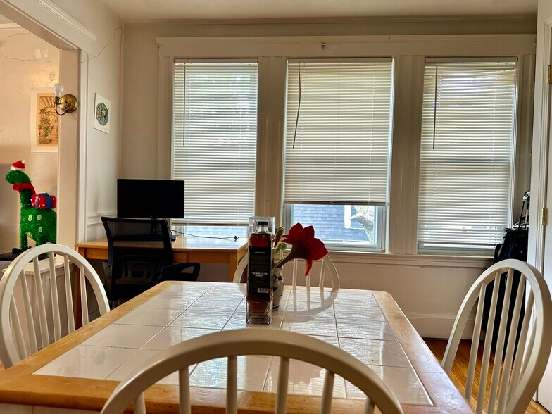 Building Photo - 223-225 Summer St. Unit 3L