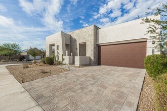 Building Photo - Luxury at Vistal