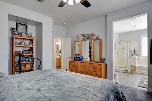 Building Photo - 4 Bedroom With a Pool in North Las Vegas- ...