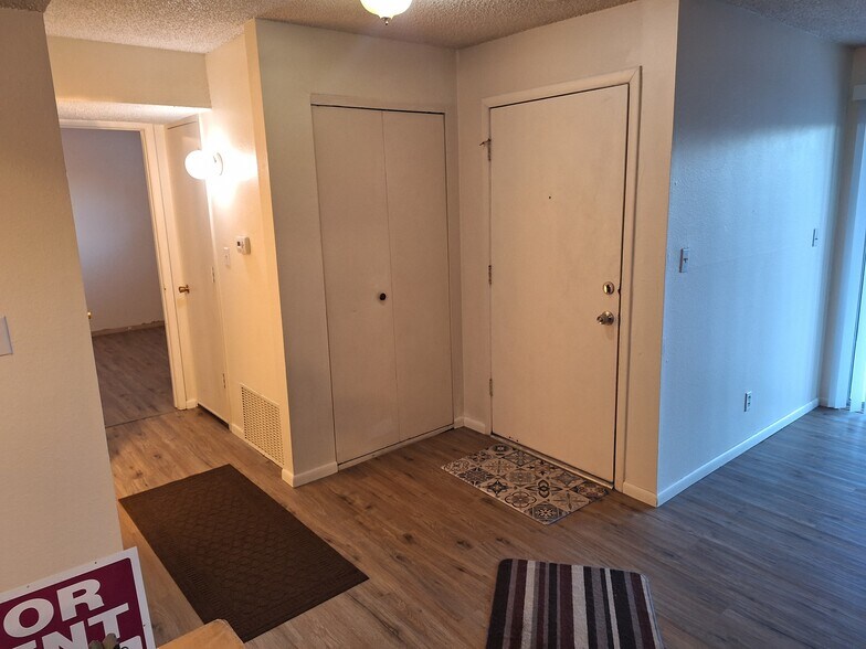 Building Photo - 5300 E Cherry Creek South Dr