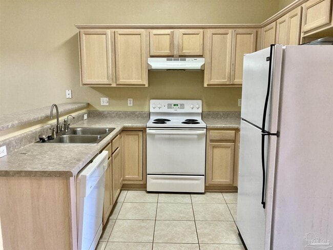 Building Photo - 2470 Trailwood Dr