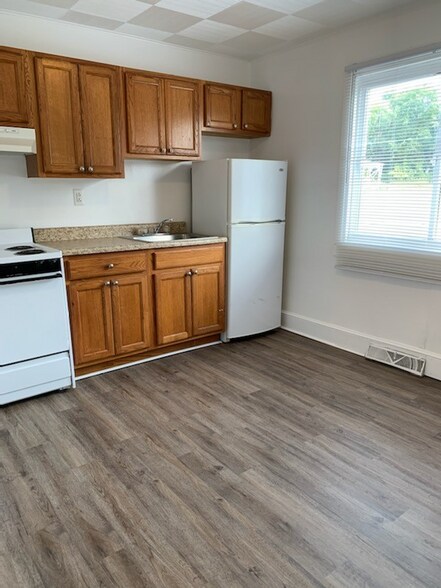 Building Photo - 305 Vincennes Ave