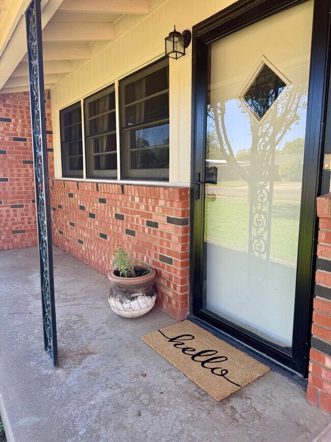 Building Photo - "Charming 3-Bedroom Gem with 2 Full Baths on 54th Street – Spacious 1,725 Sq Ft Haven in Lubbock!"