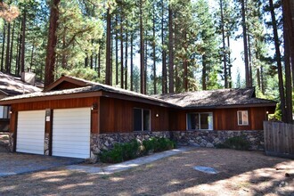 Building Photo - Single level 3BD Close to Heavenly & the c...