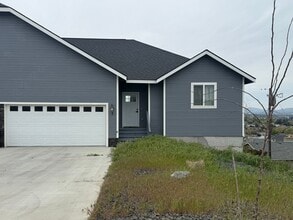 Building Photo - West Valley Stunning Duplex