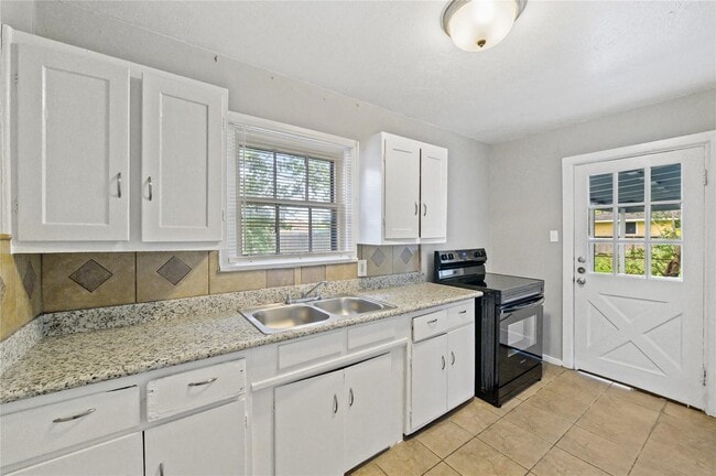 Building Photo - 4125 Dockrell St