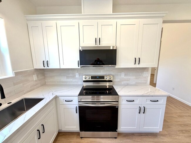 Building Photo - New Modern Farmhouse Cottage Coming Soon!