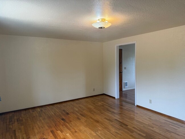 Building Photo - 1560 N 7th St