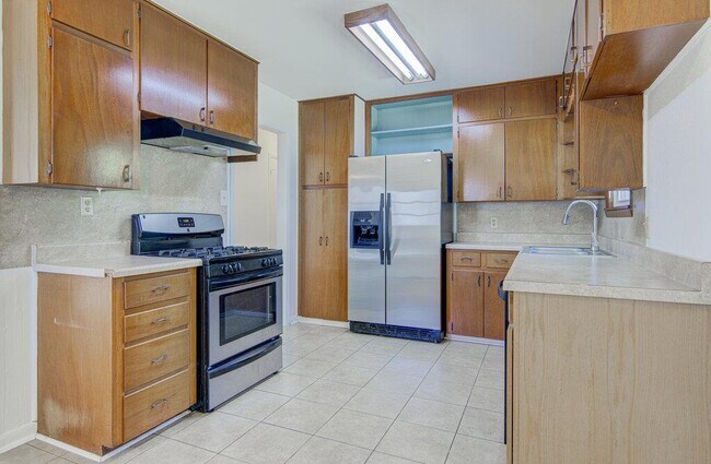 Building Photo - 8406 Burrell Dr