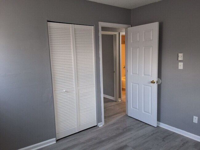 Building Photo - Beautiful 3 Bed, 1 Bath Convenient Locatio...