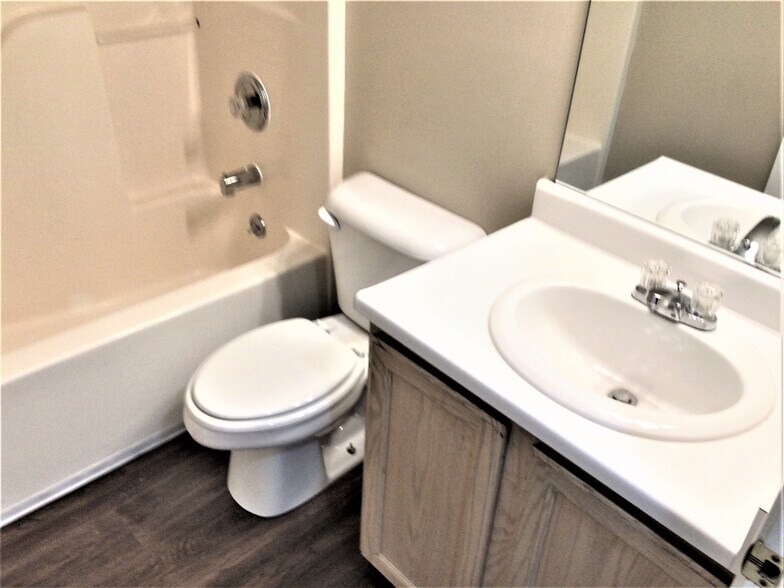 Building Photo - 2456 Miami Village Dr