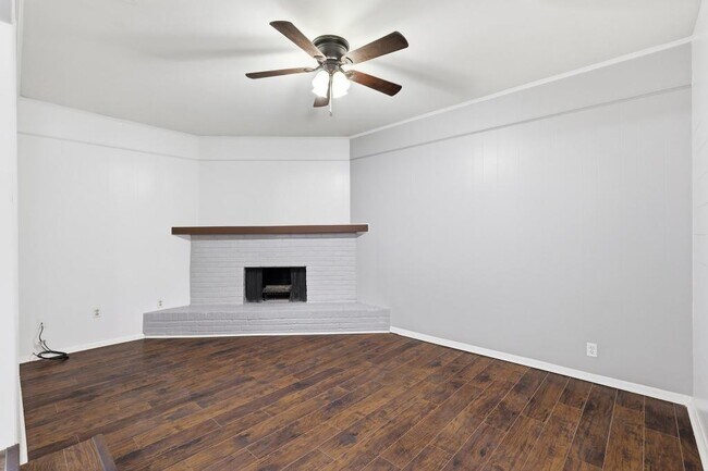 Building Photo - 106 N 9th St