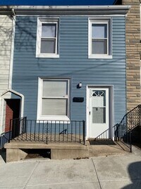 Building Photo - COMPLETELY RENOVATED!!