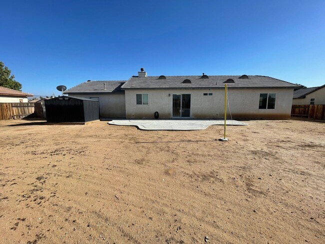 Building Photo - Apple Valley Home in The Vineyards- 3 Bedrooms, 2 Bathrooms, 2 Car Garage, New Flooring