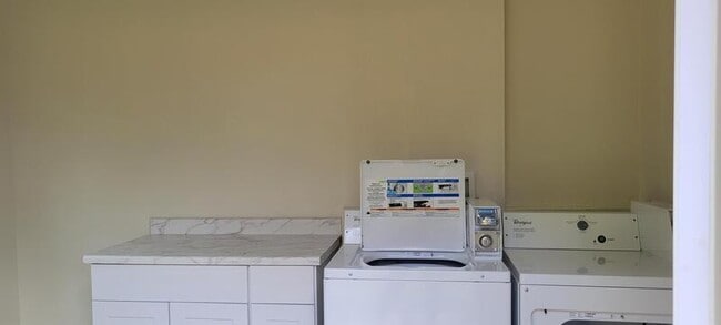 Building Photo - 509 NW C St