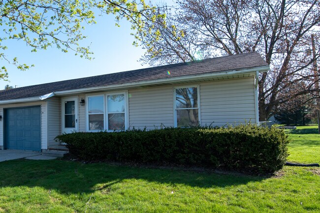 Building Photo - 152 Pierre Pl