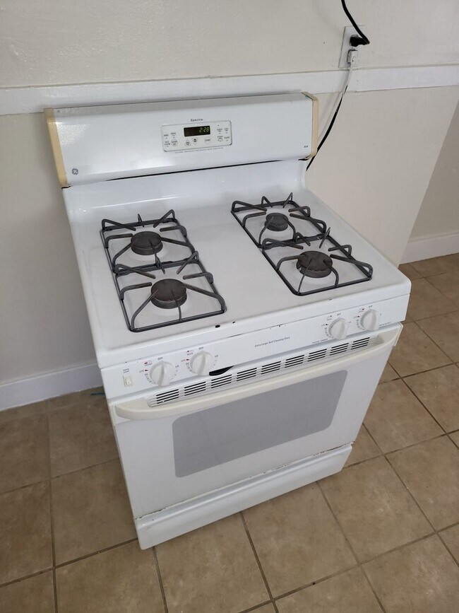 Building Photo - 2BR/1BA House for $1850 Rent and $1850 Deposit. 1st Month free with 1 year lease.