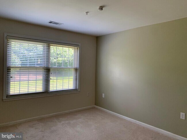 Building Photo - 800 Amber Tree Ct