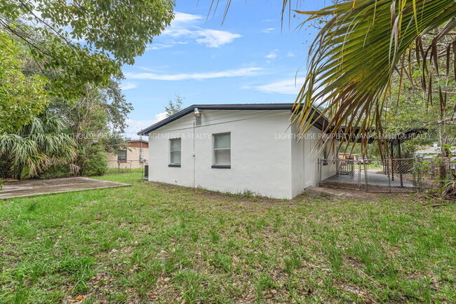 Building Photo - AFFORDABLE AND FULLY RENOVATED 3 BED 1 BATH