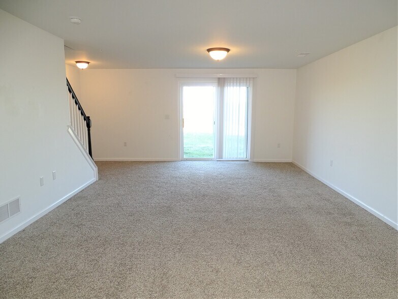 Building Photo - 229 Lakeside Xing