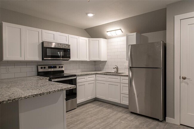 Building Photo - 519 Magnolia Point Dr