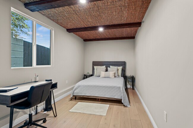 Bedroom - 610 E Fairview Blvd