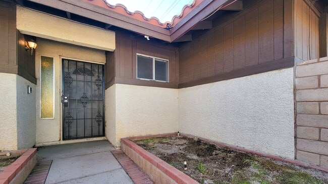 Building Photo - 8525 Del Rey Ave