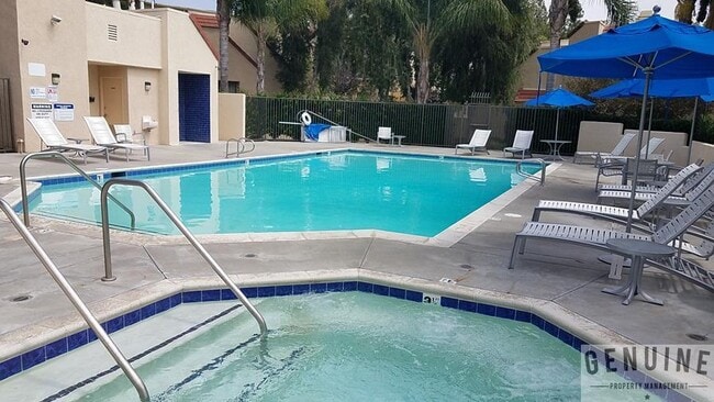 Building Photo - 2 Story 2Bd 2Ba Condo w/Vaulted Ceilings a...