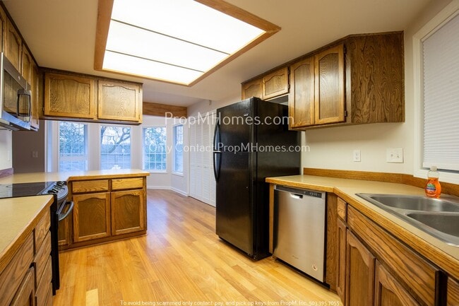 Building Photo - Three Bedroom Plus Bonus In West Linn - Sunset!