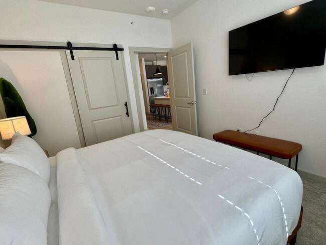 Building Photo - 1301 Leah Ave